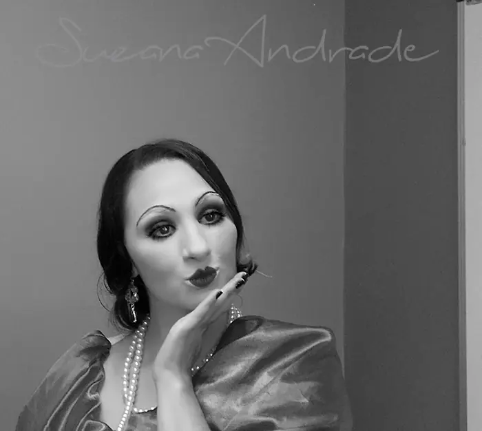 Maquiagem artística em preto e branco, estilo vintage