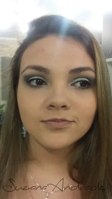 Maquiagem natural com olhos esfumados